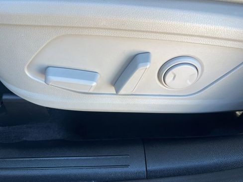 Certified 2025 Kia Sorento S w/ Panoramic Sunroof Package image 50