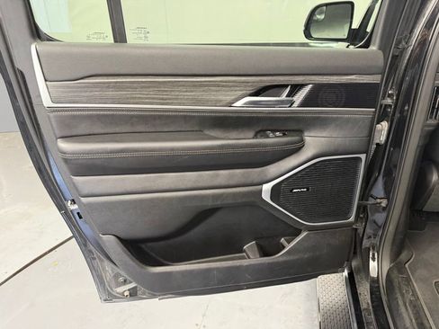 Used 2024 Jeep Wagoneer L Series III w/ Flexible Seating Group AWD/4WD image 61