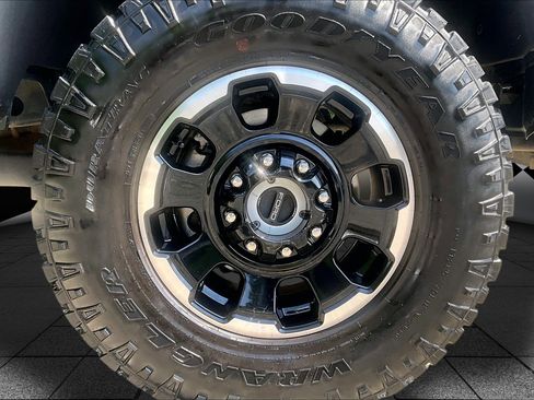 Used 2025 Ford F250 XLT w/ Black Appearance Package AWD/4WD image 8