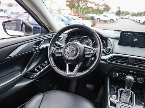 Used 2018 MAZDA CX-9 Touring w/ Touring Premium Package FWD image 5