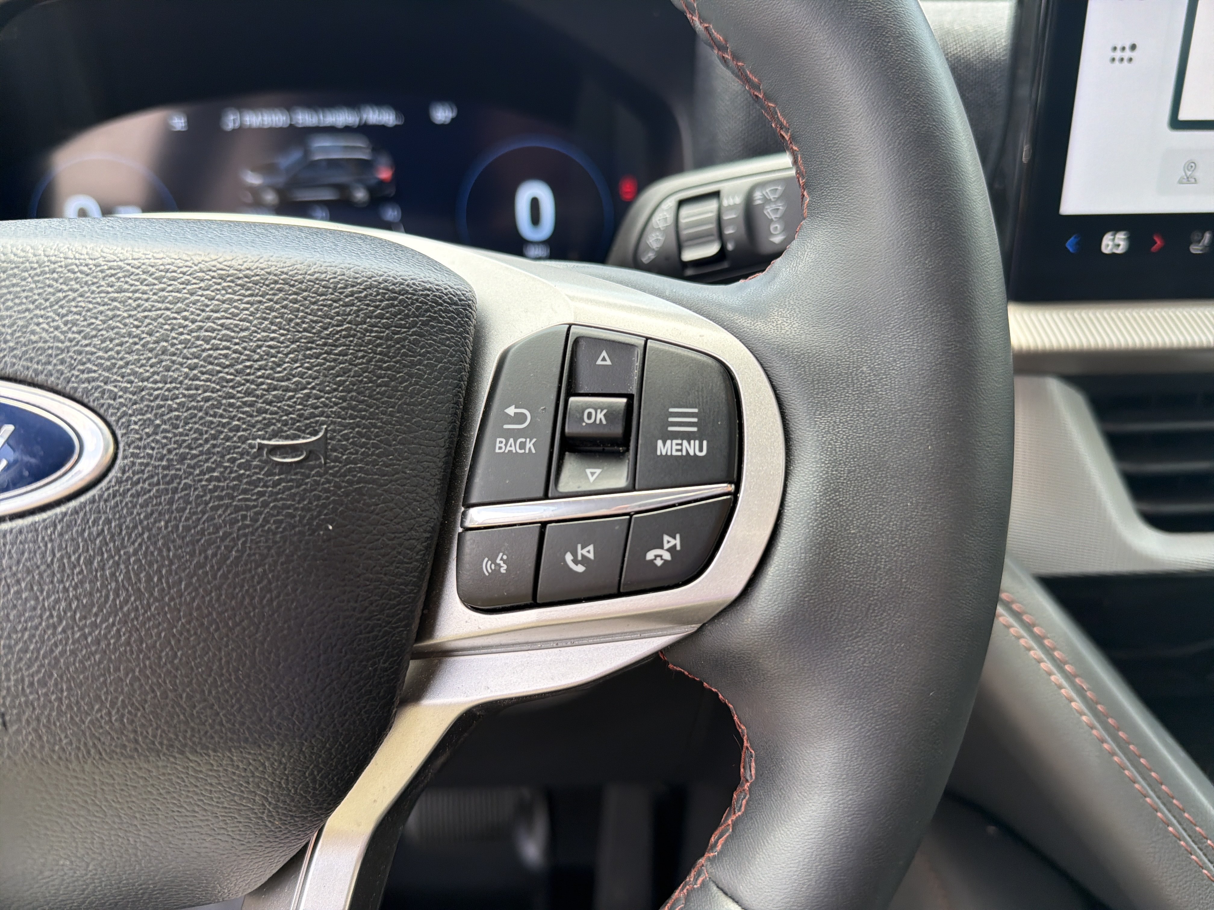 Used 2025 Ford Explorer Active w/ Active Comfort Package RWD image 13