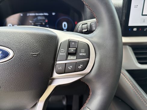 Used 2025 Ford Explorer Active w/ Active Comfort Package RWD image 13