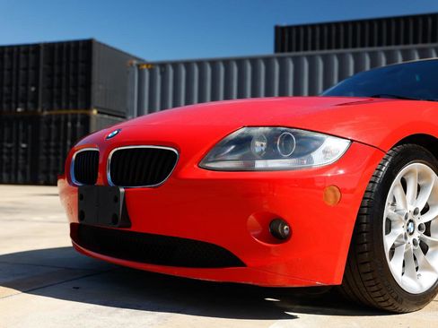 Used 2005 BMW Z4 2.5i image 28