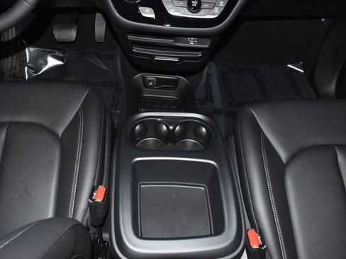 New 2026 Chrysler Pacifica Select image 20