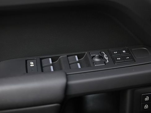 Used 2025 Land Rover Defender 110 X-Dynamic SE AWD/4WD image 20