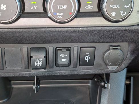 Used 2019 Toyota Tacoma TRD Off-Road AWD/4WD image 22
