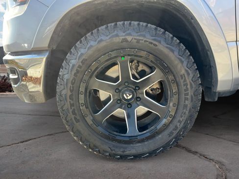 Used 2019 RAM 1500 Laramie image 14