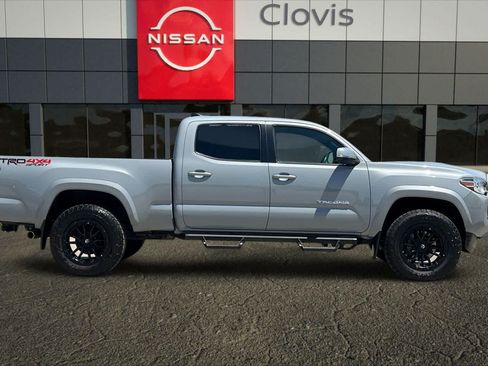 Used 2018 Toyota Tacoma TRD Sport AWD/4WD image 9