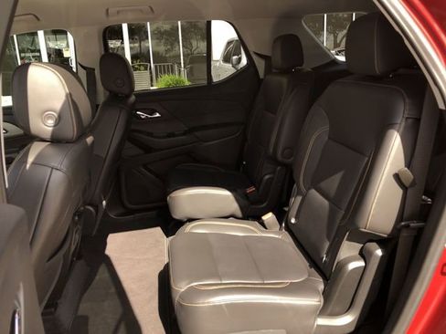 Used 2021 Chevrolet Traverse RS image 30
