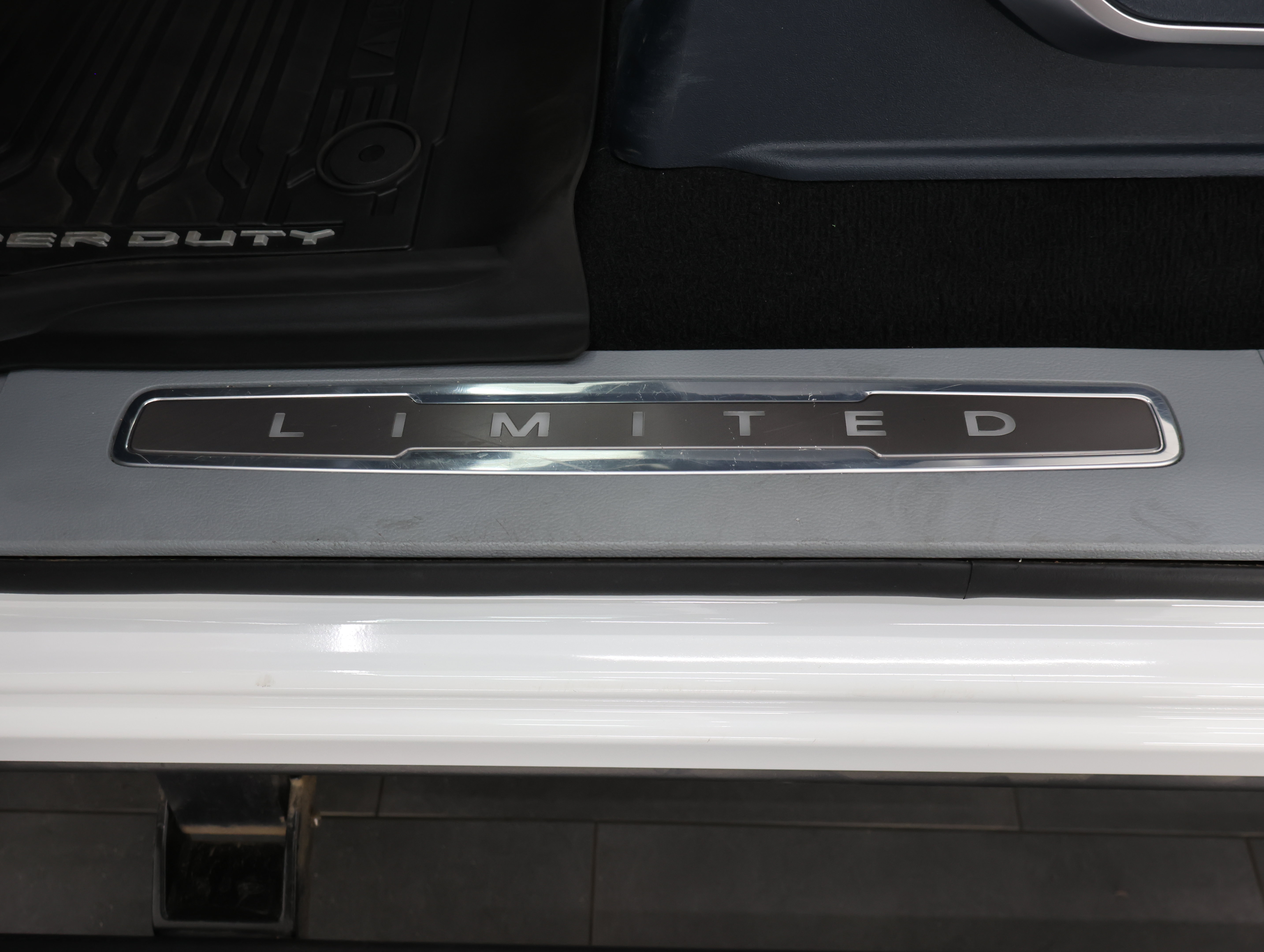 Used 2024 Ford F350 Limited w/ FX4 Off-Road Package AWD/4WD image 52