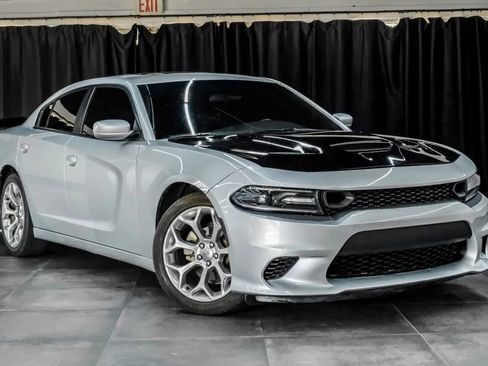 Used 2022 Dodge Charger SXT w/ Leather Interior Group RWD image 9