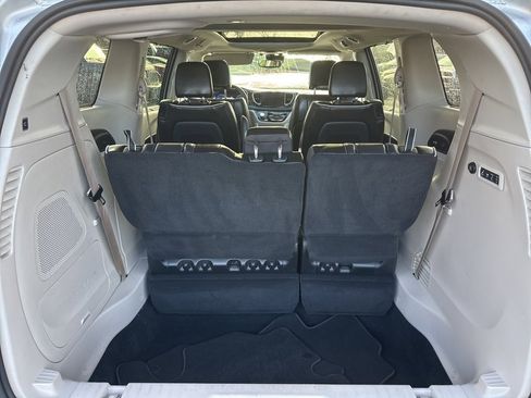 Used 2022 Chrysler Pacifica Limited image 30