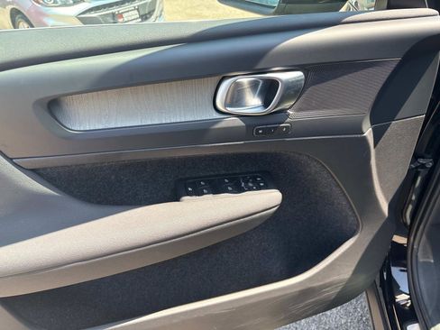 Used 2023 Volvo XC40 B5 Plus image 16