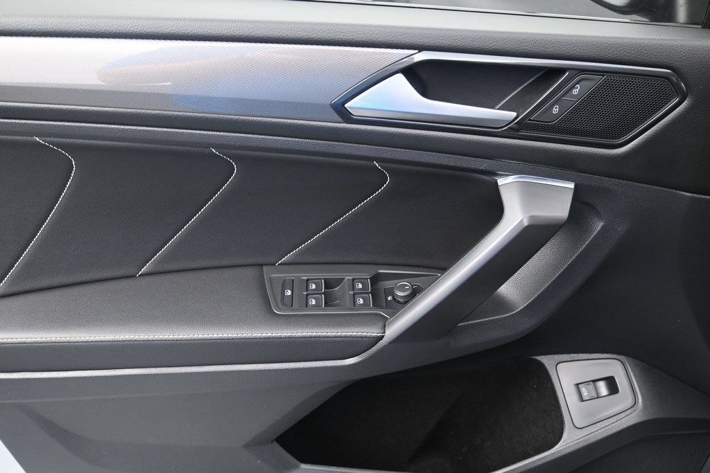 Used 2022 Volkswagen Tiguan SE FWD image 18