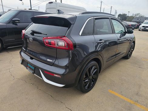 Used 2018 Kia Niro EX w/ EX Touring Graphite Edition image 4
