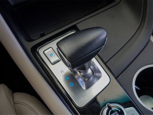 Used 2023 Genesis G70 2.0T image 14