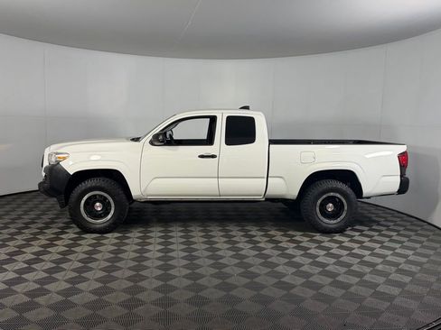 Used 2022 Toyota Tacoma SR image 11