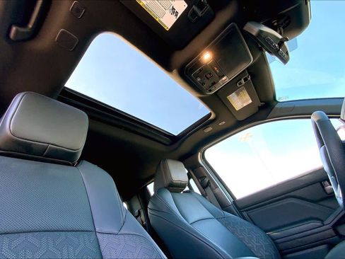 Used 2025 Toyota Tacoma Limited image 13