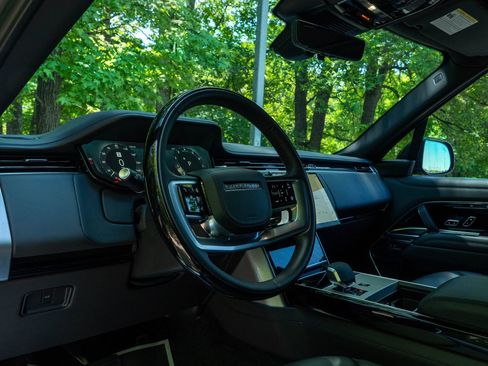 Used 2025 Land Rover Range Rover Autobiography AWD/4WD image 19