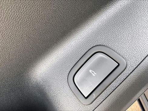 New 2026 Chevrolet Traverse LT w/ Sun and Wheel Package FWD image 16