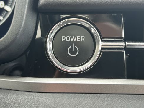 Used 2023 Mitsubishi Outlander SEL image 36