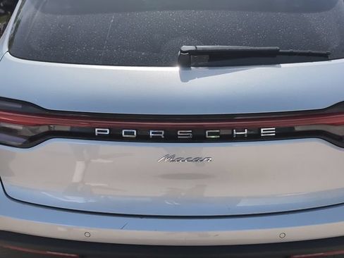 Certified 2022 Porsche Macan AWD/4WD image 8