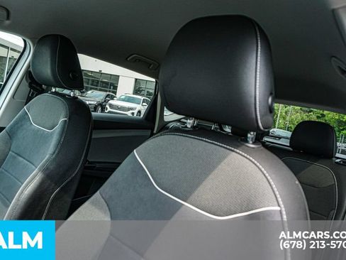 Used 2024 Volkswagen Taos SE FWD image 18