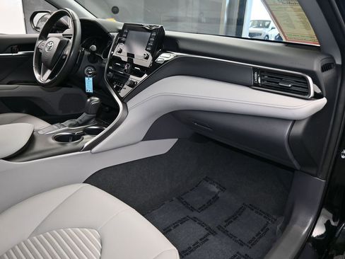 Used 2024 Toyota Camry SE image 43