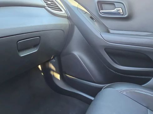 Used 2020 Chevrolet Trax LT w/ LT Convenience Package image 28