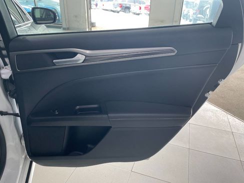 Used 2017 Ford Fusion SE w/ Equipment Group 602A image 18