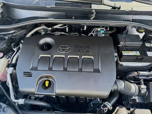 Used 2021 Toyota C-HR XLE image 37