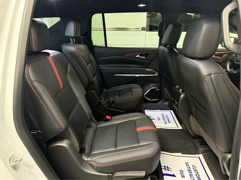 Used 2024 Chevrolet Traverse RS image 17