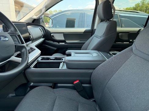 Certified 2025 Ford Expedition Active RWD image 3