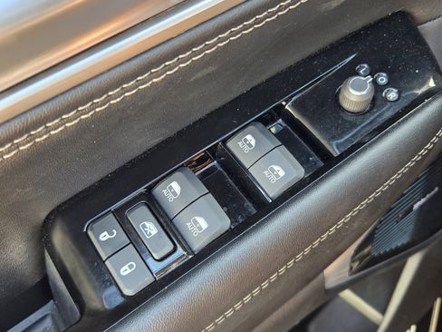Used 2024 Jeep Wagoneer L Series III w/ Premium Group I AWD/4WD image 30