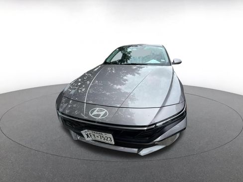 Used 2025 Hyundai Elantra SEL FWD image 2