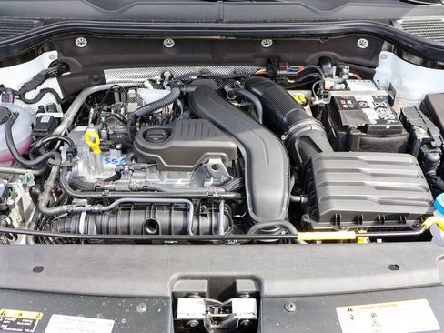 New 2025 Volkswagen Taos SE image 45