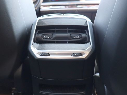 Used 2023 BMW i7 xDrive60 AWD/4WD image 35
