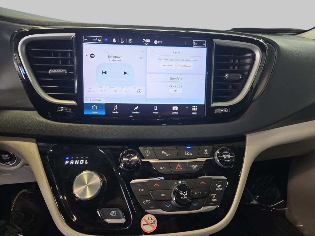 Used 2024 Chrysler Pacifica Touring-L FWD image 25