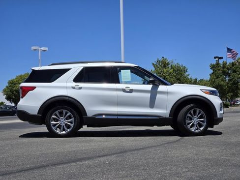 Certified 2023 Ford Explorer XLT w/ Equipment Group 202A AWD/4WD image 3