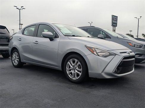 Used 2017 Toyota Yaris iA image 2