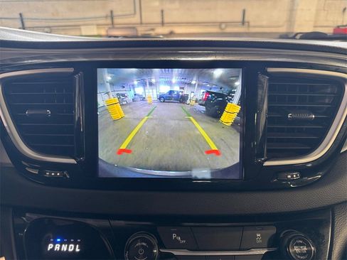 Used 2020 Chrysler Pacifica Touring w/ S Appearance Package image 18