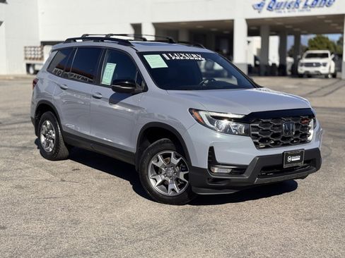 Used 2022 Honda Passport TrailSport image 2