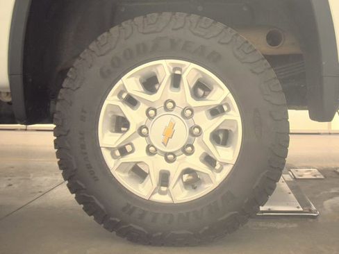 Used 2024 Chevrolet Silverado 2500 LT image 13