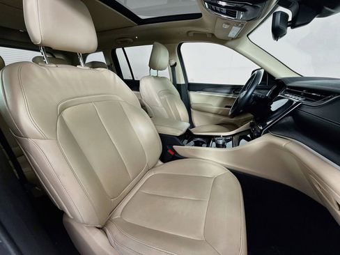 Used 2022 Jeep Grand Cherokee Limited AWD/4WD image 30