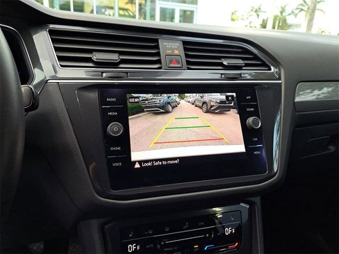 Used 2022 Volkswagen Tiguan SE image 21