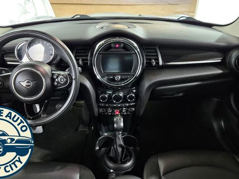 Used 2019 MINI Cooper 2-Door Hardtop image 29