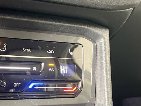 Used 2022 Volkswagen Tiguan SE image 19