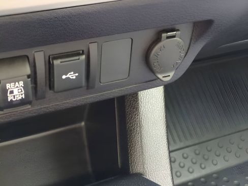 Certified 2020 Toyota Tacoma SR5 image 20