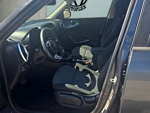 Used 2020 Kia Soul S FWD image 28