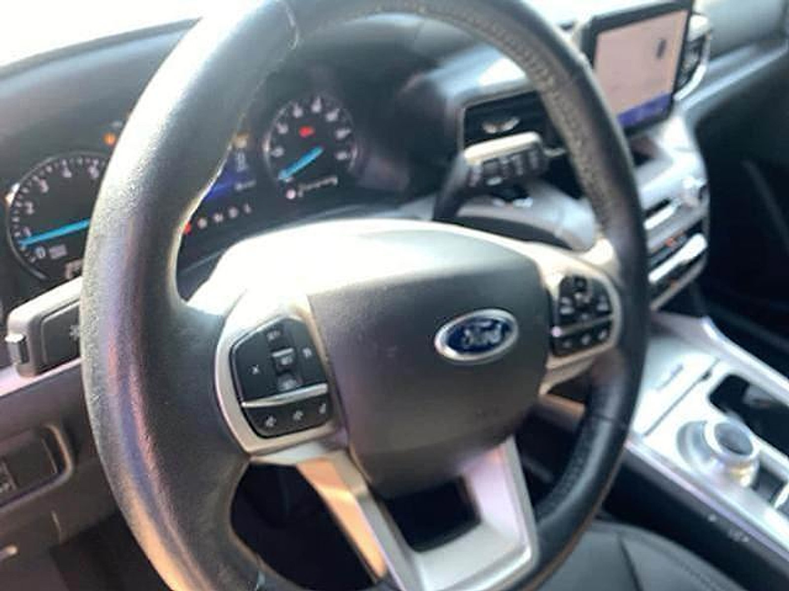 Used 2024 Ford Explorer XLT w/ Equipment Group 202A RWD image 21